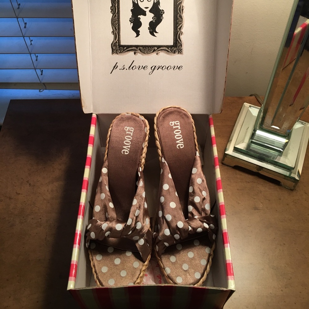 Wedge slide-ins by Groove. Sz. 9.